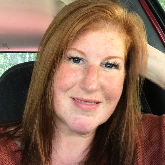 Meet your Posher, Caroline - Picture 1 of 1